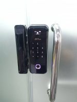 ⁦قفل باب اكتروني ذكي للابواب الزجاج جهة اليسار (بصمة، وكرت، ورقم سري) ZKTecho GL300‐R Fingerprint/Password Hybrid Verification Glass Door Lock‐Left ‐ for Glass Doors⁩ - الصورة ⁦4⁩