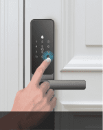 ⁦قفل باب اكتروني للابواب الخشبية (بصمة، كرت، ورقم سري وبالتطبيق عن بعد) EZVIZ Smart Fingerprint Lock CS-DL05-R100-WBCP-GR(M)⁩ - الصورة ⁦2⁩